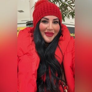 Meet your Posher, Cassandra